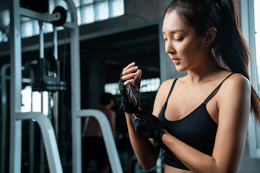 How to Use Lifting Straps - Ladies Who Lift